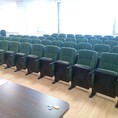 Конференц-зал на 100 мест с креслами для аудиторий Robustino Luxe RL-01